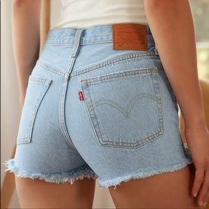 Levi’s wedgie Jean shorts